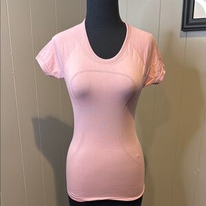 B5 lululemon athletica Women’s 2 Blush Short Sleeve Tee